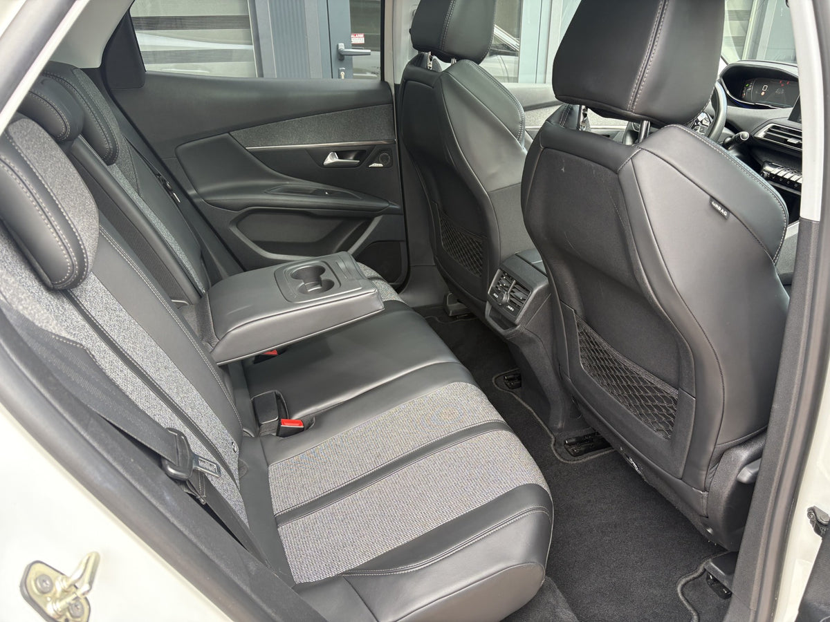 Peugeot 3008 1.2 PureTech Allure | Panoramadak Focal 360° Camera | NAP 2017 | SCHADEVRIJ