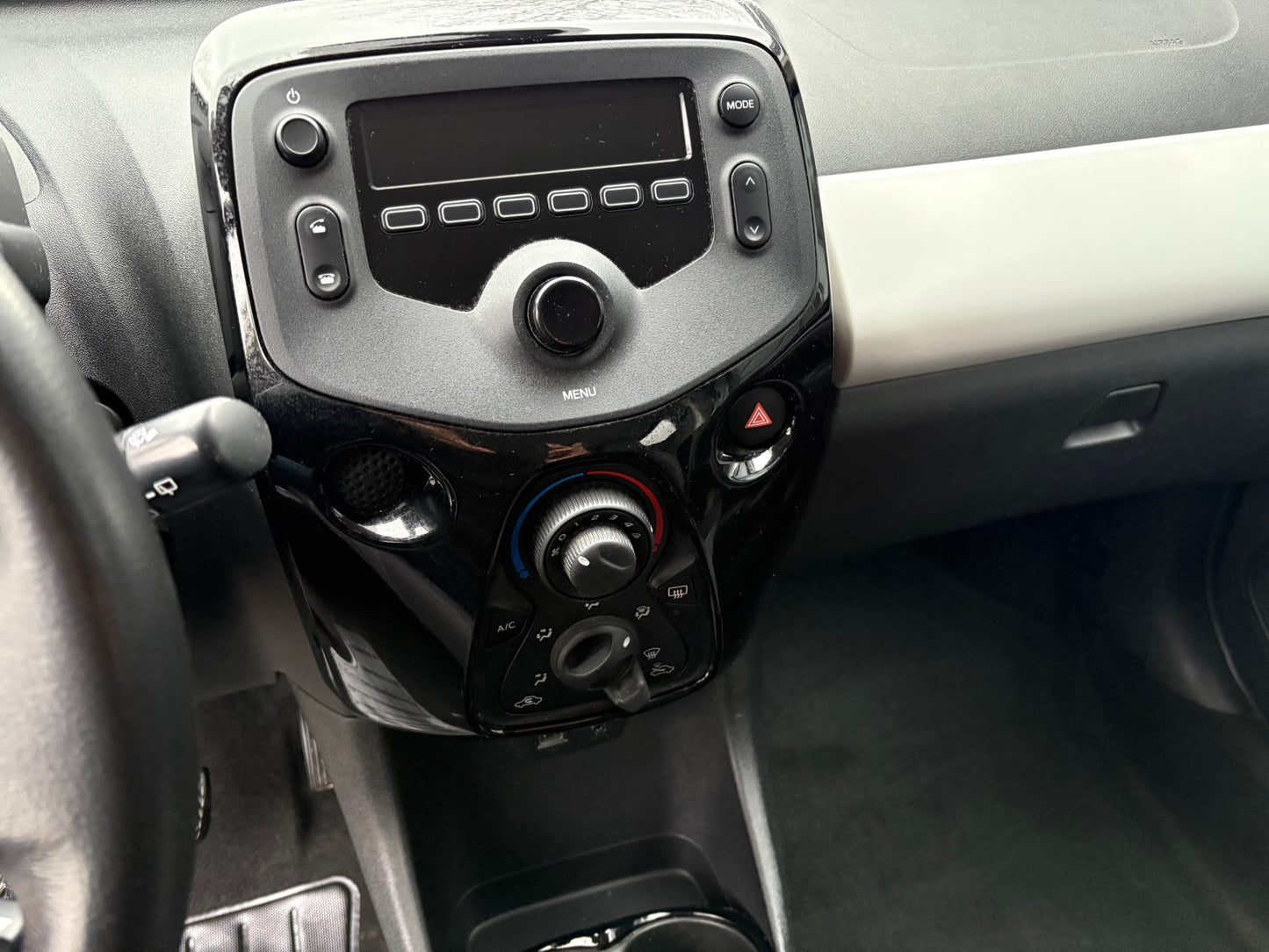 Peugeot 108 1.0 e-VTi Allure 5 deurs | Airco LED Lm-velgen | 2017 | Benzine | 97.676 km | € 5.250