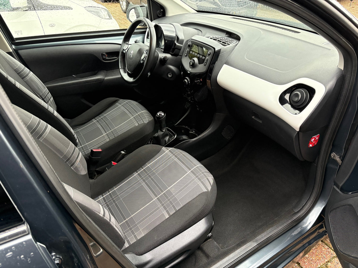 Peugeot 108 1.0 e-VTi Allure 5 deurs | Airco LED Lm-velgen | 2017 | Benzine | 97.676 km | € 5.250