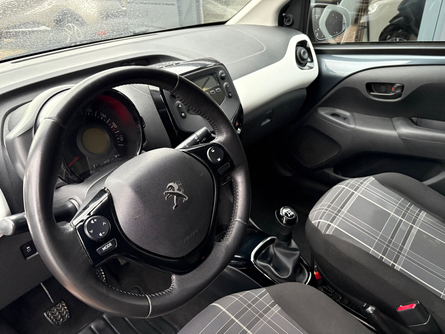 Peugeot 108 1.0 e-VTi Allure 5 deurs | Airco LED Lm-velgen | 2017 | Benzine | 97.676 km | € 5.250