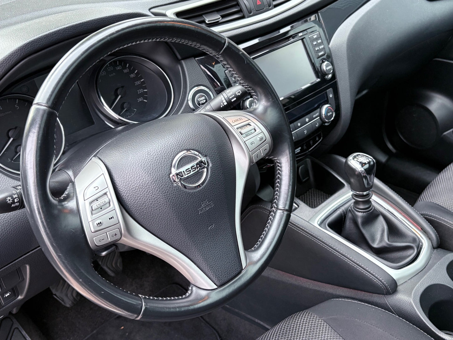 Nissan Qashqai 1.2 Premium Edition | Navi Panoramadak Camera | 2015 | Benzine | 97.814 km | € 9.450,-