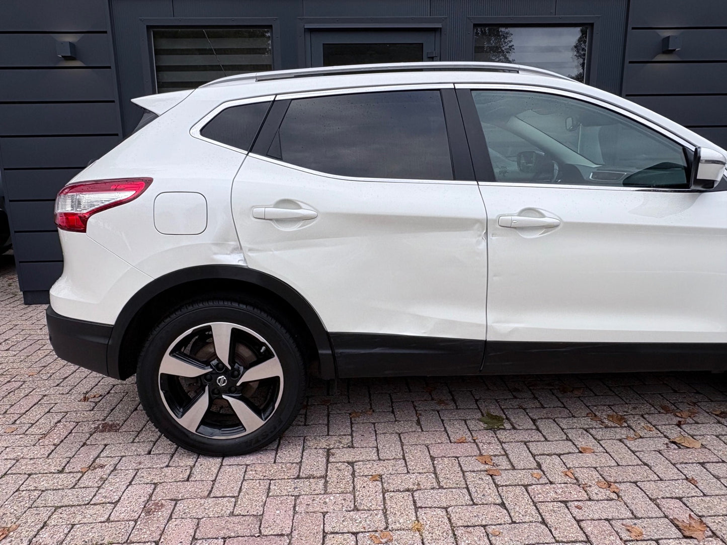 Nissan Qashqai 1.2 Premium Edition | Navi Panoramadak Camera | 2015 | Benzine | 97.814 km | € 9.450,-