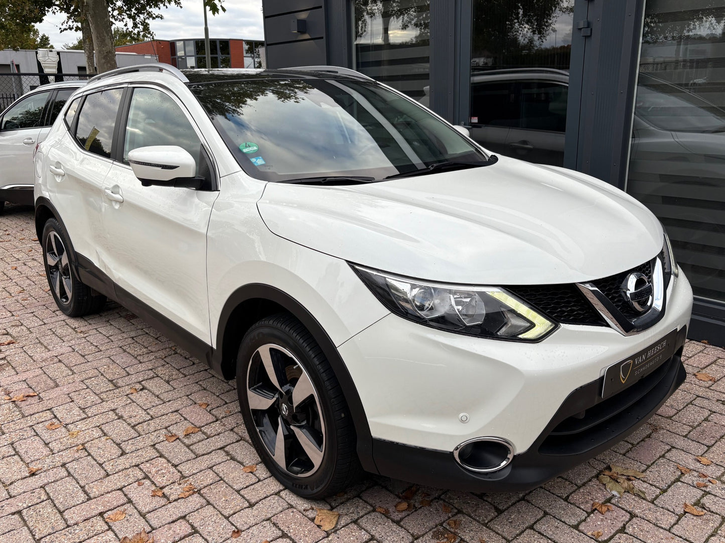 Nissan Qashqai 1.2 Premium Edition | Navi Panoramadak Camera | 2015 | Benzine | 97.814 km | € 9.450,-