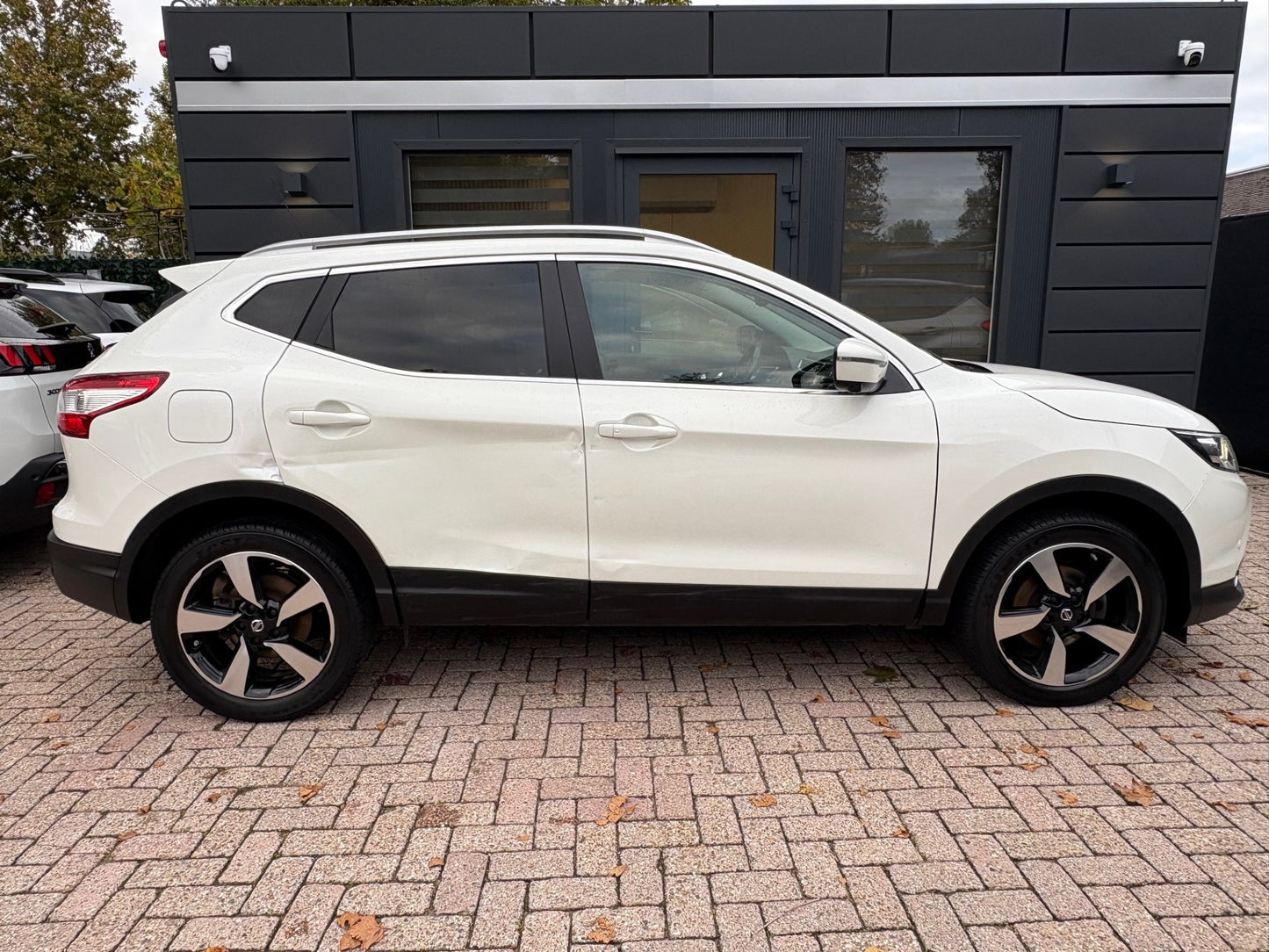 Nissan Qashqai 1.2 Premium Edition | Navi Panoramadak Camera | 2015 | Benzine | 97.814 km | € 9.450,-
