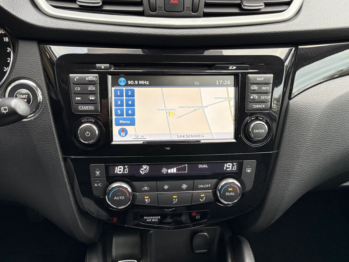 Nissan Qashqai 1.2 Premium Edition | Navi Panoramadak Camera | 2015 | Benzine | 97.814 km | € 9.450,-