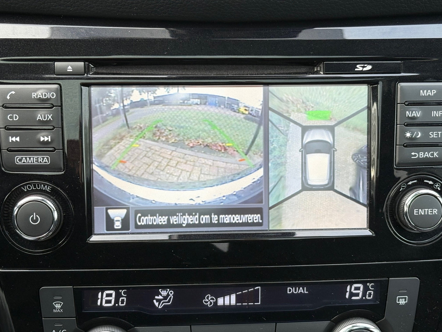 Nissan Qashqai 1.2 Premium Edition | Navi Panoramadak Camera | 2015 | Benzine | 97.814 km | € 9.450,-