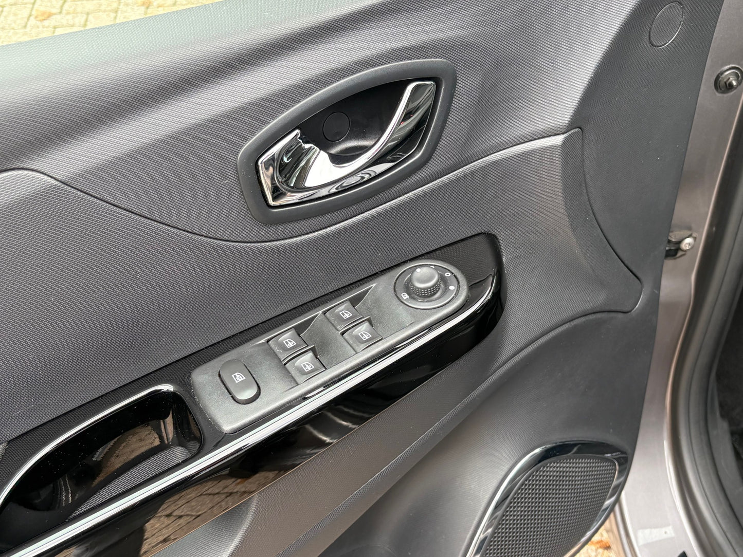 Renault Captur 0.9 TCe Dynamique | Airco Navi Camera | 2015 | Benzine | 125.728 km | € 7.450,-