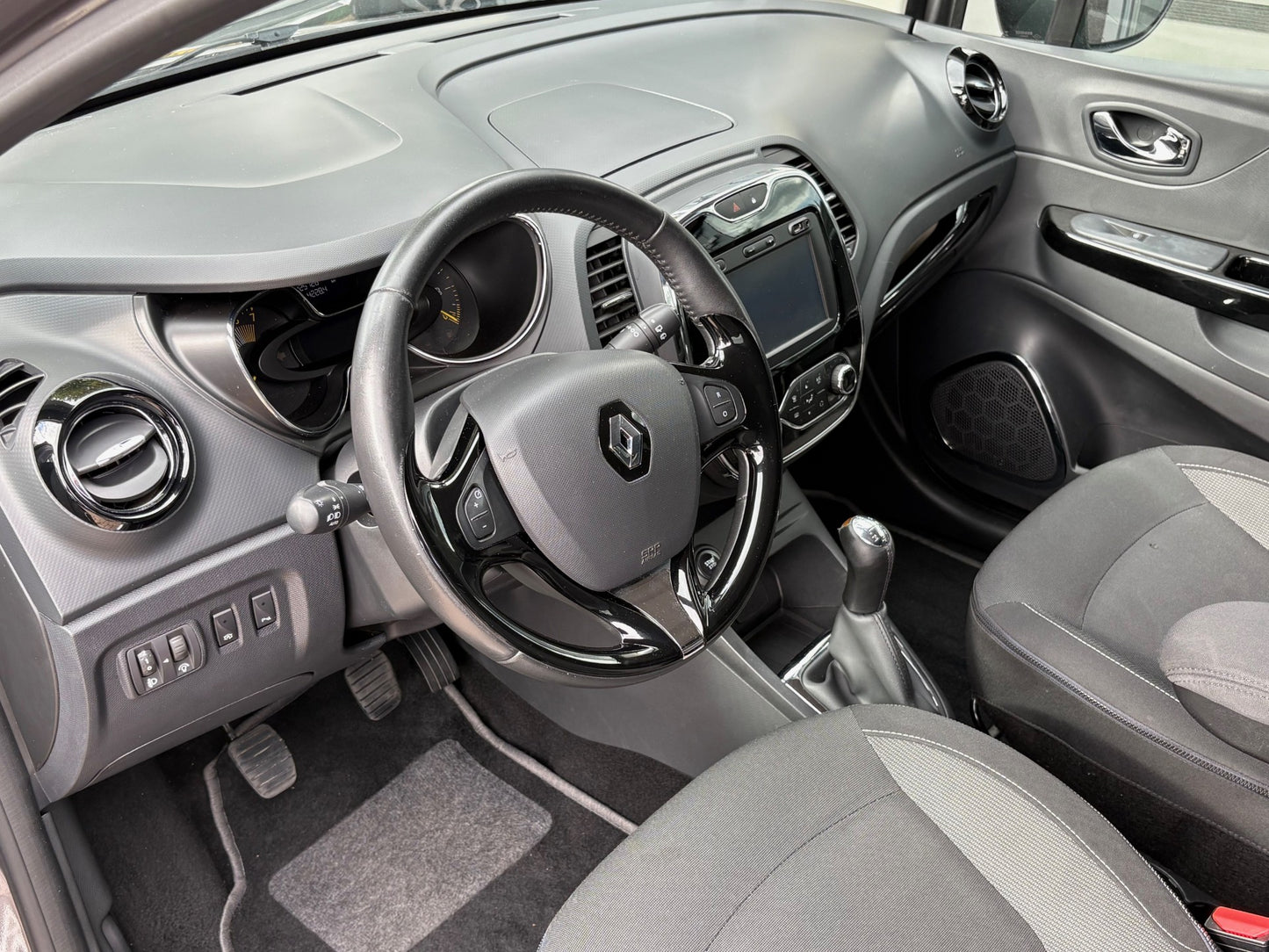 Renault Captur 0.9 TCe Dynamique | Airco Navi Camera | 2015 | Benzine | 125.728 km | € 7.450,-