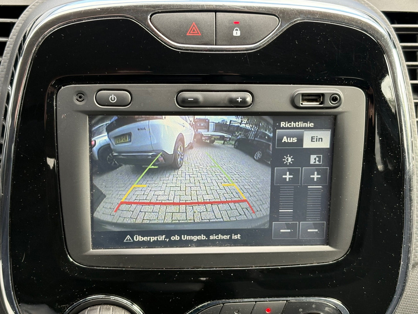 Renault Captur 0.9 TCe Dynamique | Airco Navi Camera | 2015 | Benzine | 125.728 km | € 7.450,-