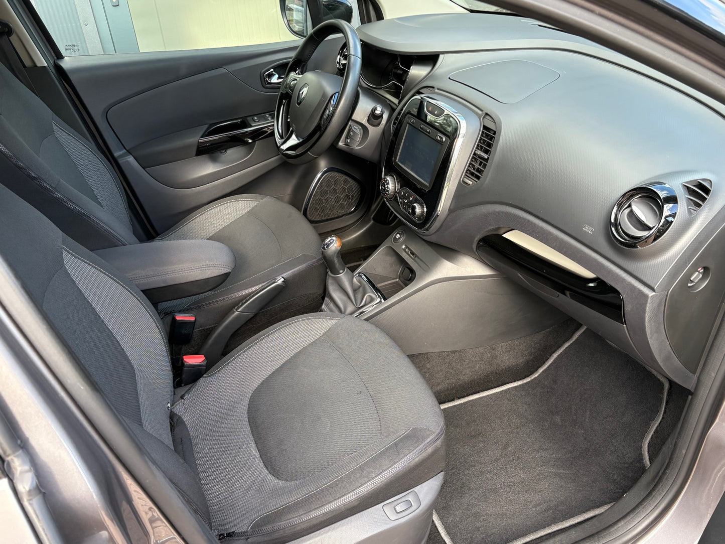 Renault Captur 0.9 TCe Dynamique | Airco Navi Camera | 2015 | Benzine | 125.728 km | € 7.450,-