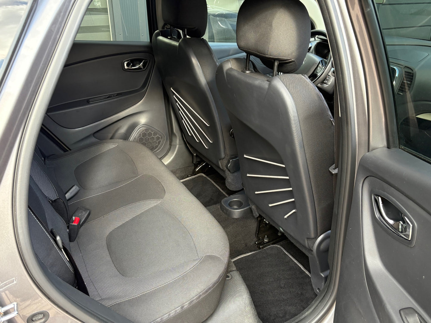 Renault Captur 0.9 TCe Dynamique | Airco Navi Camera | 2015 | Benzine | 125.728 km | € 7.450,-