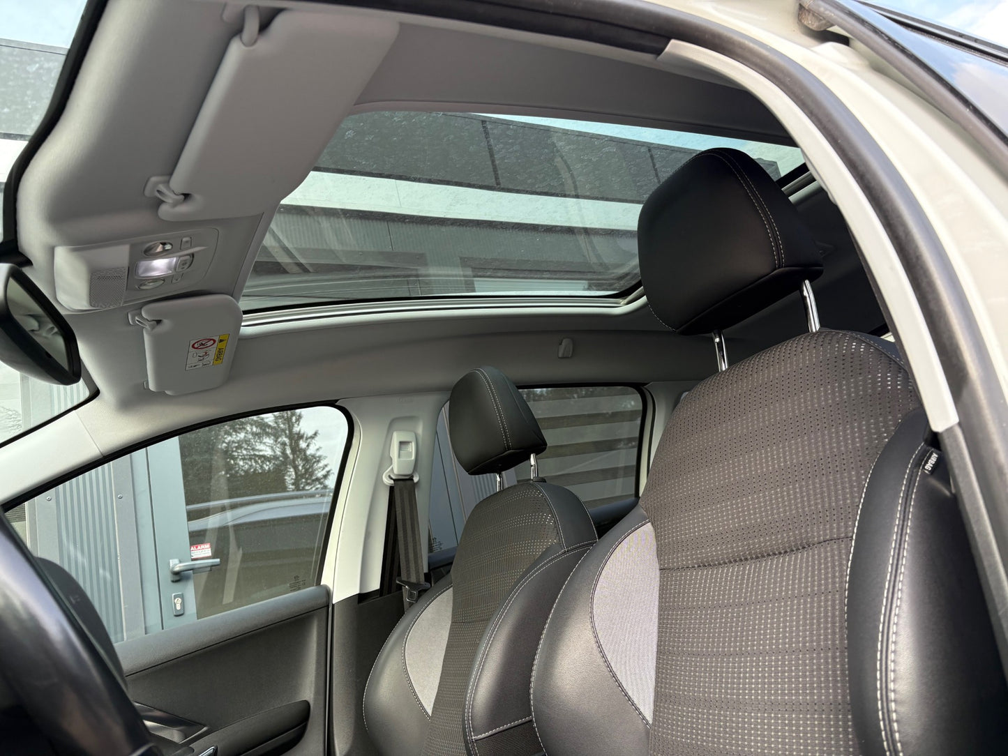 Peugeot 2008 1.2 PureTech Allure | Navi Panoramadak Camera | 2018 | Benzine | 50.430 km | € 8.450,-