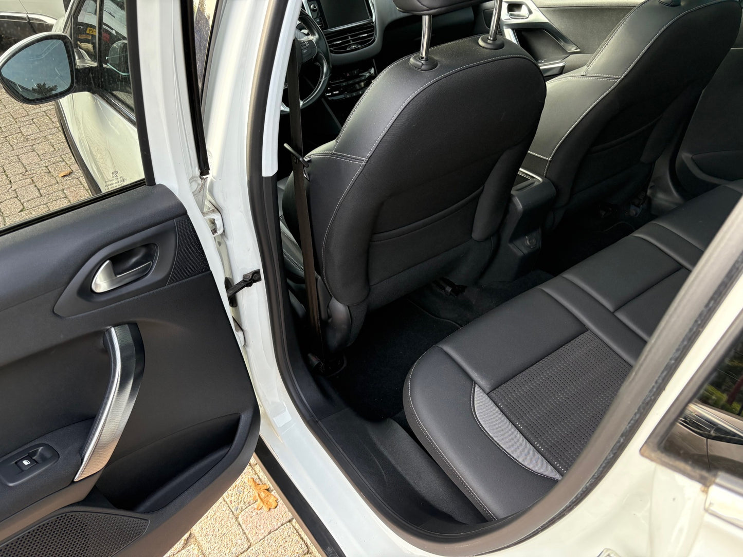 Peugeot 2008 1.2 PureTech Allure | Navi Panoramadak Camera | 2018 | Benzine | 50.430 km | € 8.450,-