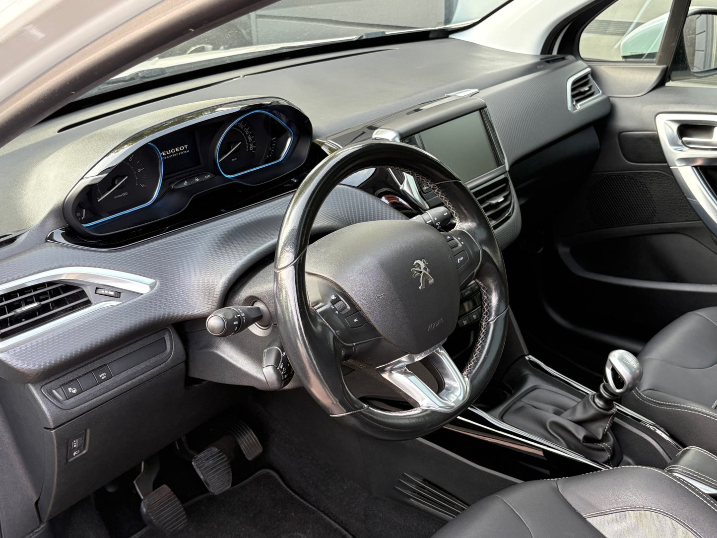 Peugeot 2008 1.2 PureTech Allure | Navi Panoramadak Camera | 2018 | Benzine | 50.430 km | € 8.450,-