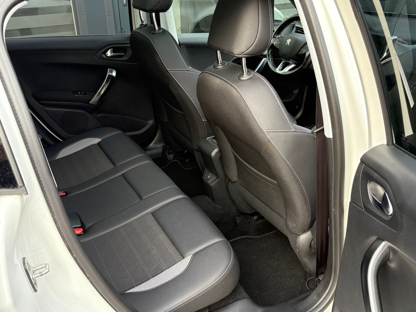 Peugeot 2008 1.2 PureTech Allure | Navi Panoramadak Camera | 2018 | Benzine | 50.430 km | € 8.450,-