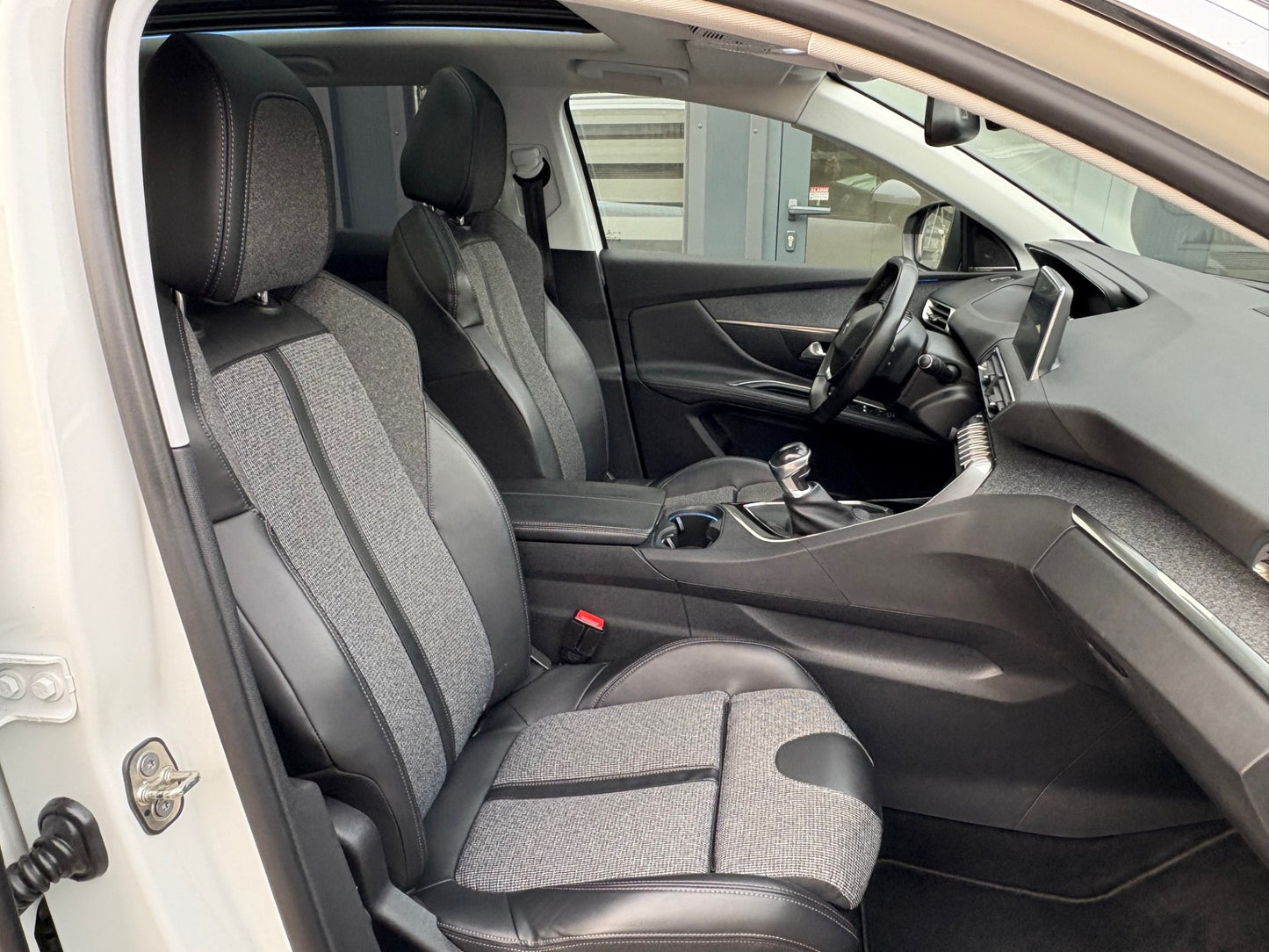 Peugeot 3008 1.2 PureTech Première | Navi Panoramadak Camera | 2017 | Benzine | 142.078 km | € 17.950,-