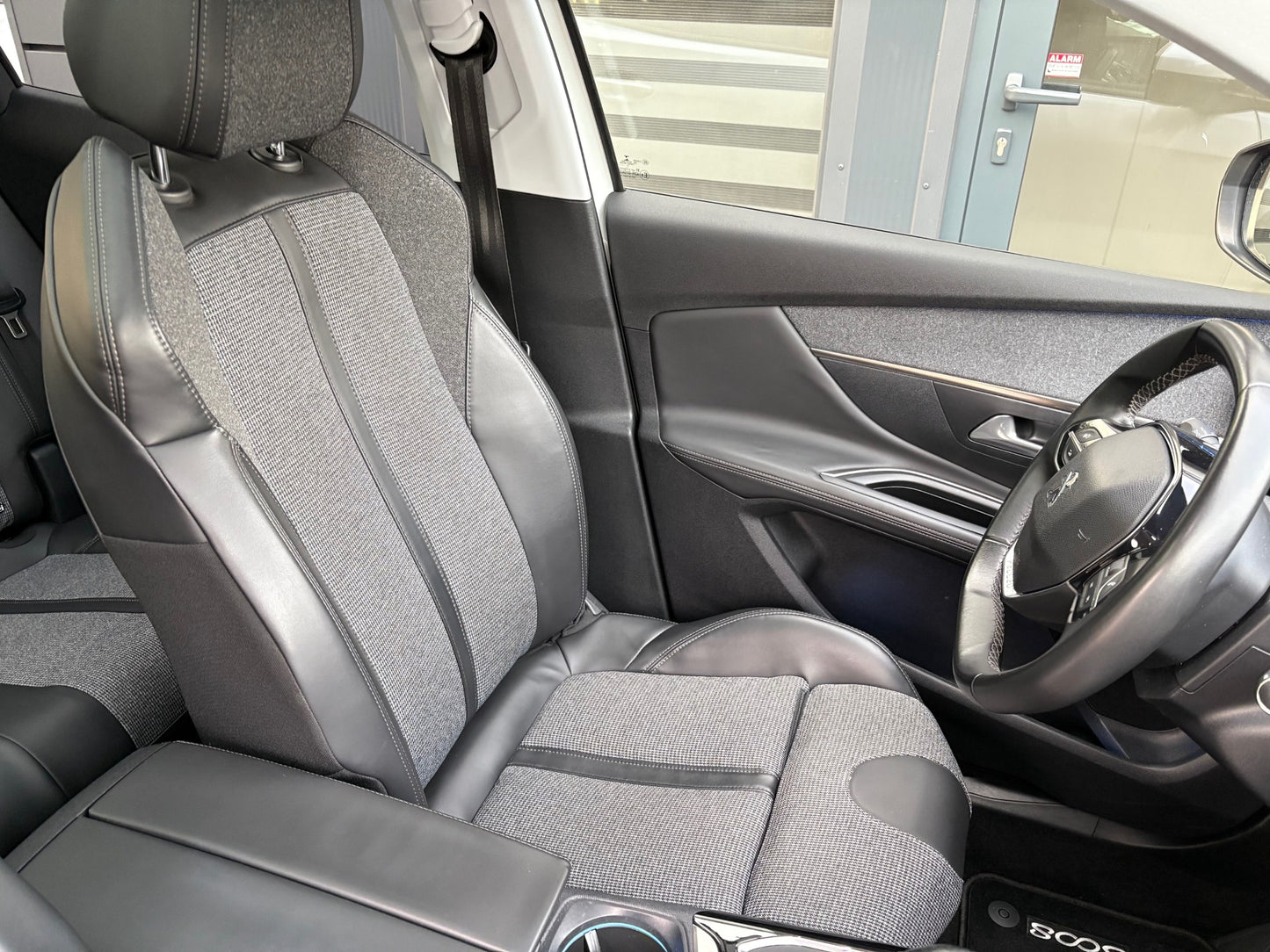 Peugeot 3008 1.2 PureTech Première | Navi Panoramadak Camera | 2017 | Benzine | 142.078 km | € 17.950,-