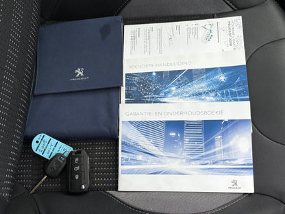 Peugeot 2008 1.2 PureTech Allure | Navi Panoramadak Camera | 2018 | Benzine | 50.430 km | € 8.450,-