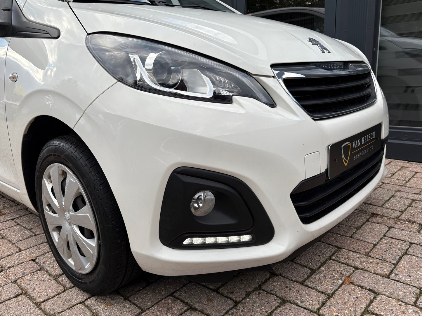 Peugeot 108 1.0 e-VTi Active 5 deurs | Airco LED Mistlampen | 2019 | Benzine | 126.061 km | € 5.450,-