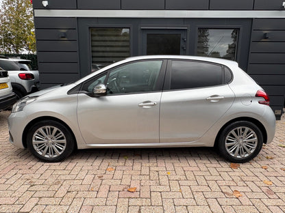 Peugeot 208 1.2 PureTech Style 5 deurs | Navi Lm-velgen Pdc | 2016 | Benzine | 102.724 km | € 5.450,-