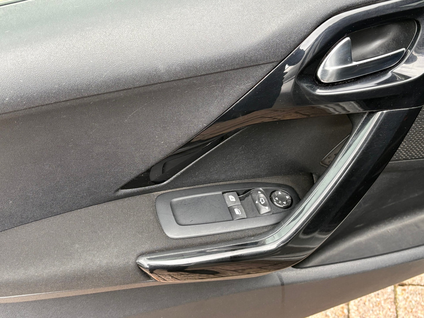 Peugeot 208 1.2 PureTech Style 5 deurs | Navi Lm-velgen Pdc | 2016 | Benzine | 102.724 km | € 5.450,-