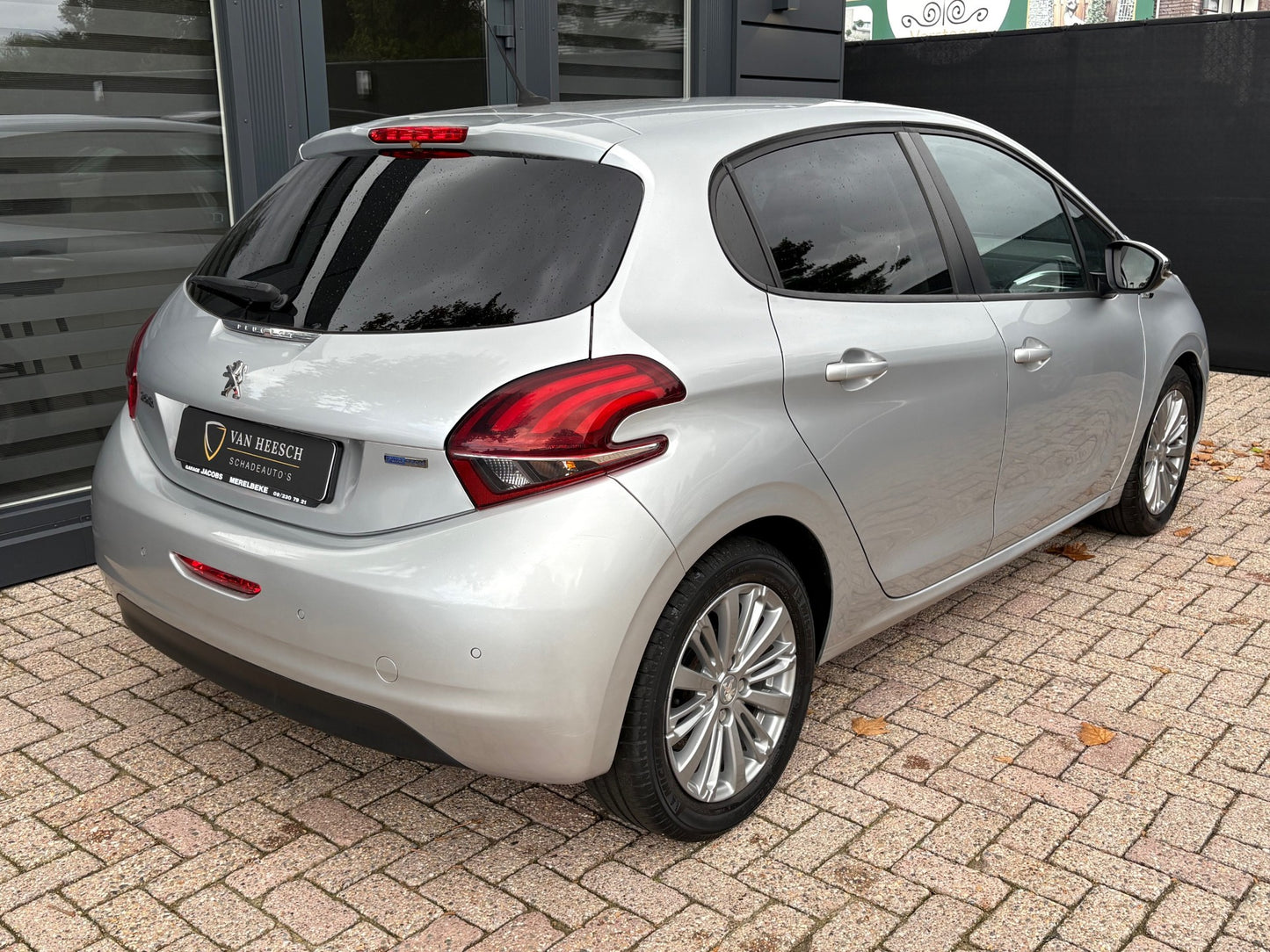 Peugeot 208 1.2 PureTech Style 5 deurs | Navi Lm-velgen Pdc | 2016 | Benzine | 102.724 km | € 5.450,-