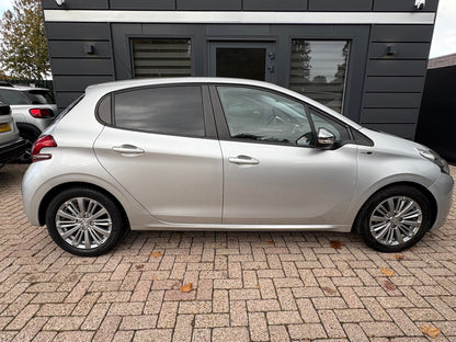 Peugeot 208 1.2 PureTech Style 5 deurs | Navi Lm-velgen Pdc | 2016 | Benzine | 102.724 km | € 5.450,-