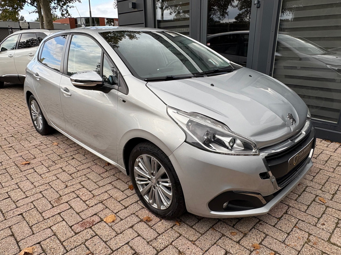 Peugeot 208 1.2 PureTech Style 5 deurs | Navi Lm-velgen Pdc | 2016 | Benzine | 102.724 km | € 5.450,-
