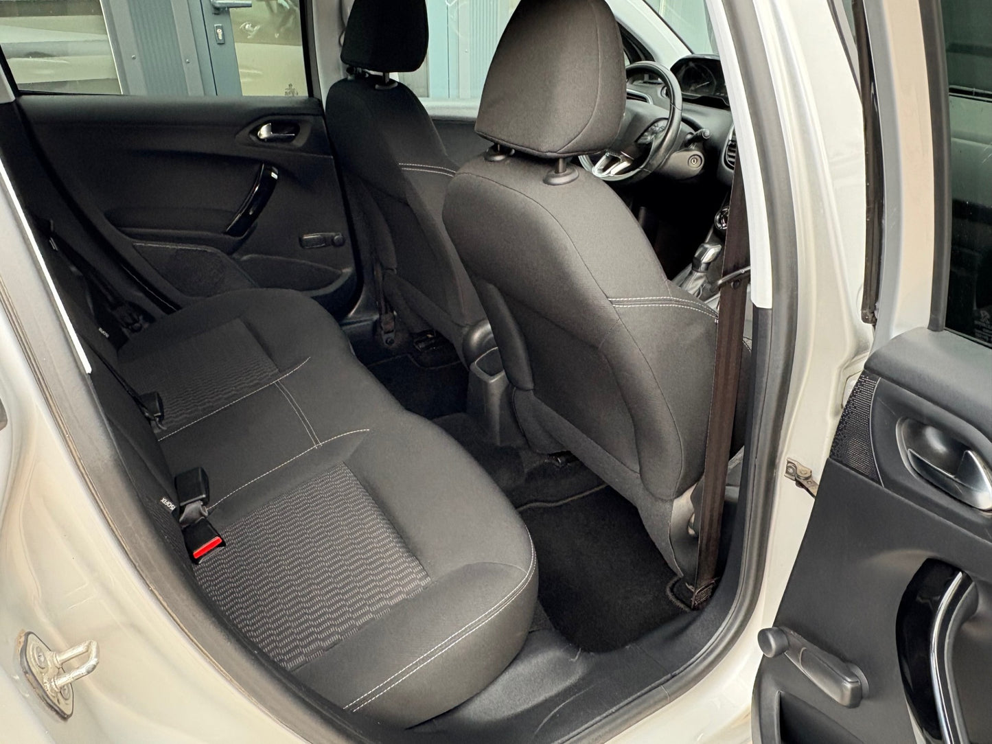 Peugeot 208 1.2 PureTech Style 5 deurs | Navi Lm-velgen Pdc | 2016 | Benzine | 102.724 km | € 5.450,-