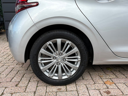 Peugeot 208 1.2 PureTech Style 5 deurs | Navi Lm-velgen Pdc | 2016 | Benzine | 102.724 km | € 5.450,-