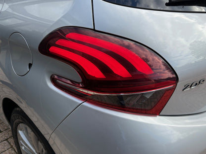 Peugeot 208 1.2 PureTech Style 5 deurs | Navi Lm-velgen Pdc | 2016 | Benzine | 102.724 km | € 5.450,-