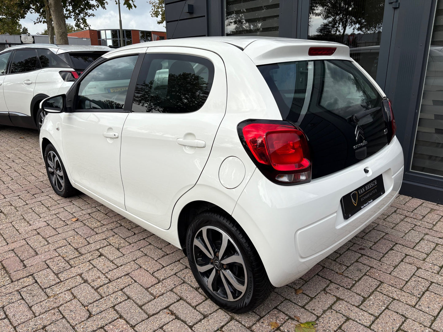 Citroen C1 1.0 VTi Shine 5 deurs | Airco Navi Camera | 2019 | Benzine | 99.927 km | € 6.750,-