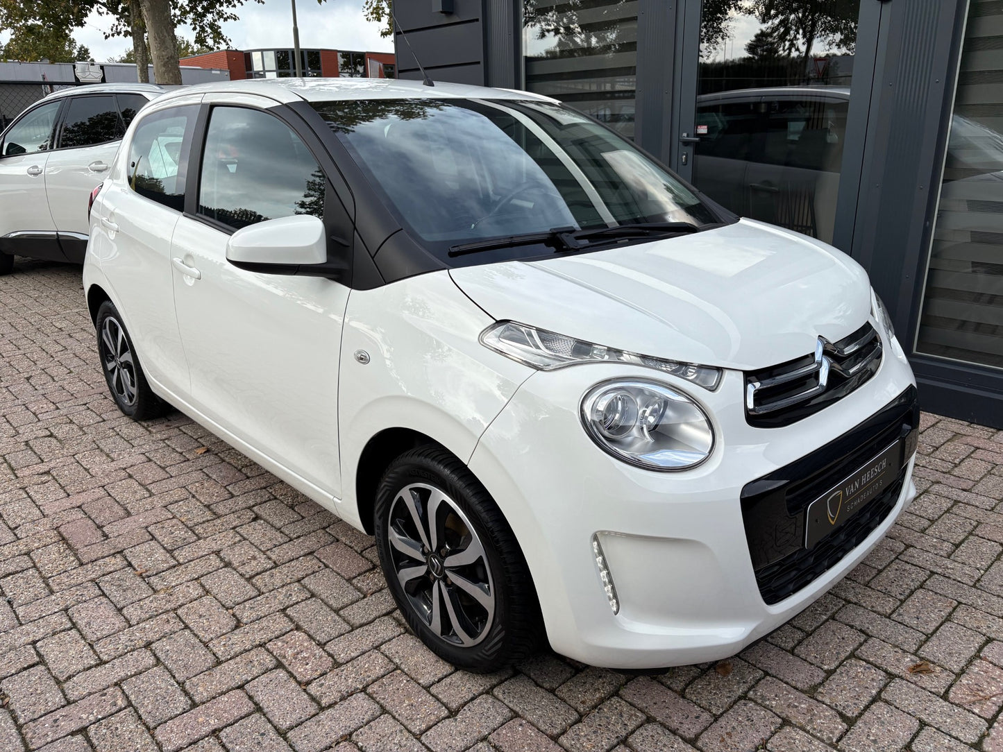 Citroen C1 1.0 VTi Shine 5 deurs | Airco Navi Camera | 2019 | Benzine | 99.927 km | € 6.750,-
