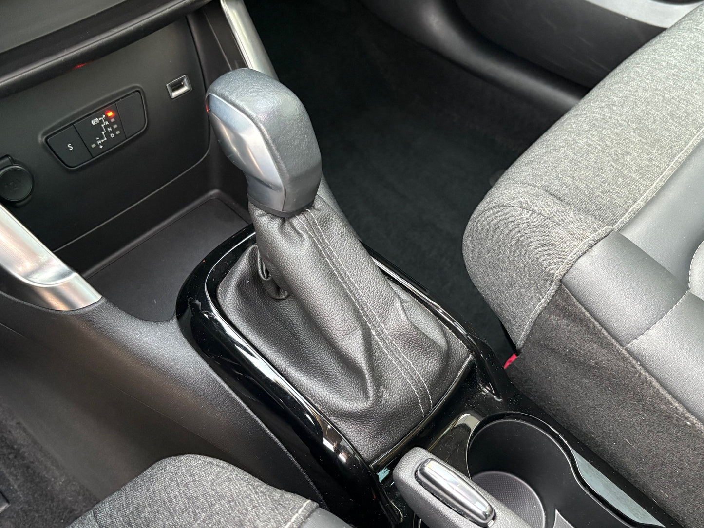 Citroen C3 Aircross 1.2 PureTech Shine | Automaat Panoramadak | 2022 | Benzine | 105.856 km | € 13.950,-