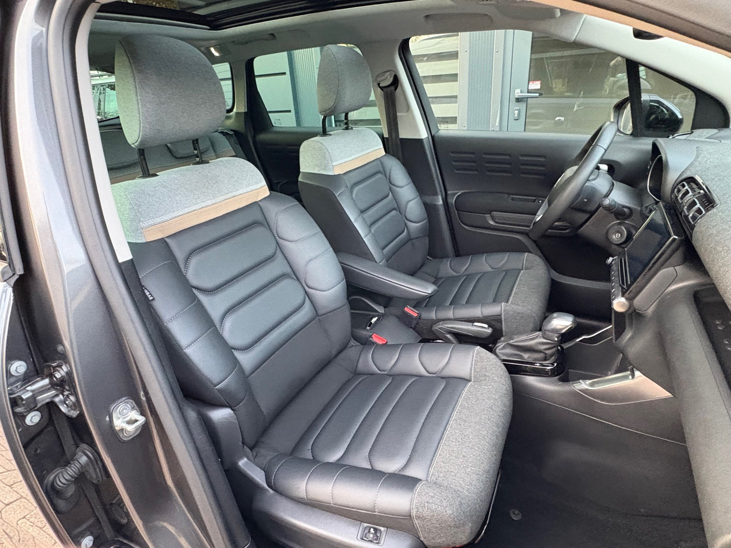 Citroen C3 Aircross 1.2 PureTech Shine | Automaat Panoramadak | 2022 | Benzine | 105.856 km | € 13.950,-